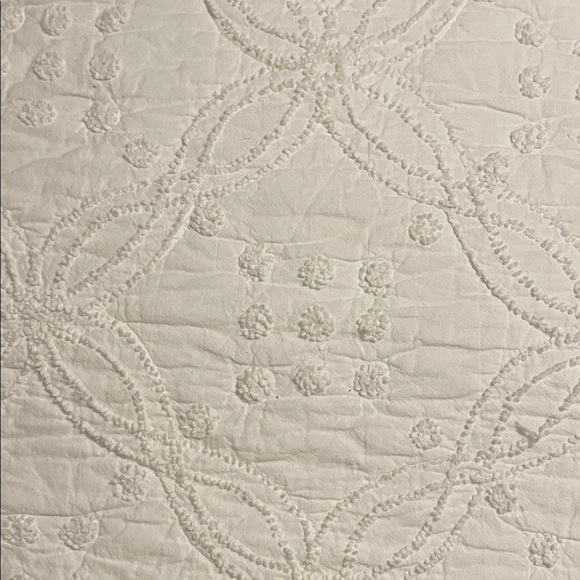 Pottery Barn White Candlewick  Quilted Cotton Queen Comforter with one King Sham - Picture 2 of 9
